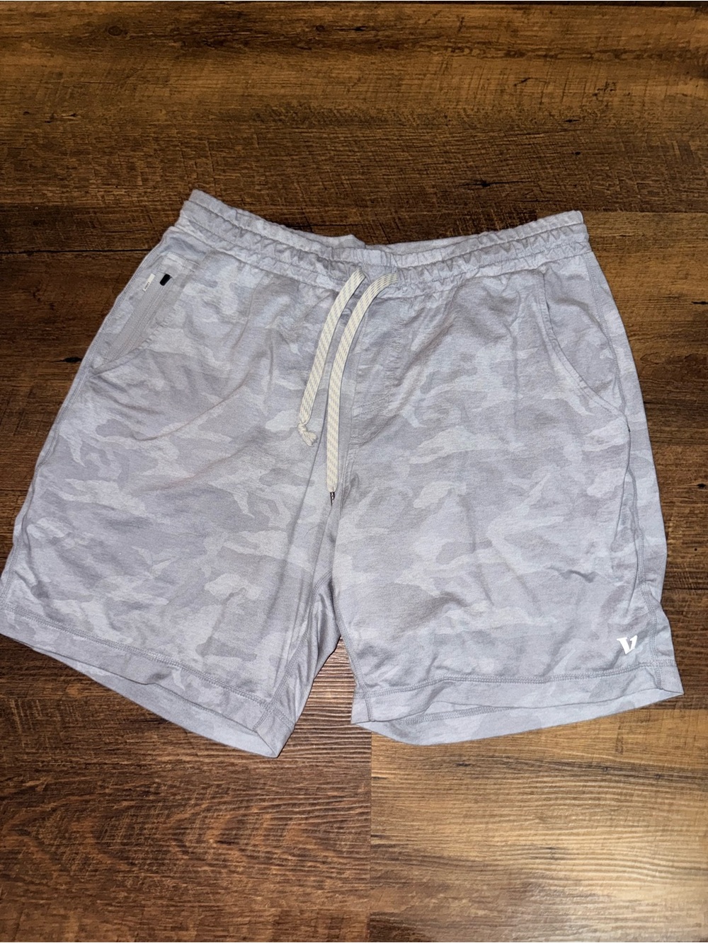 Vuori Camo Gray Pullon Shorts Medium - Picture 3 of 6